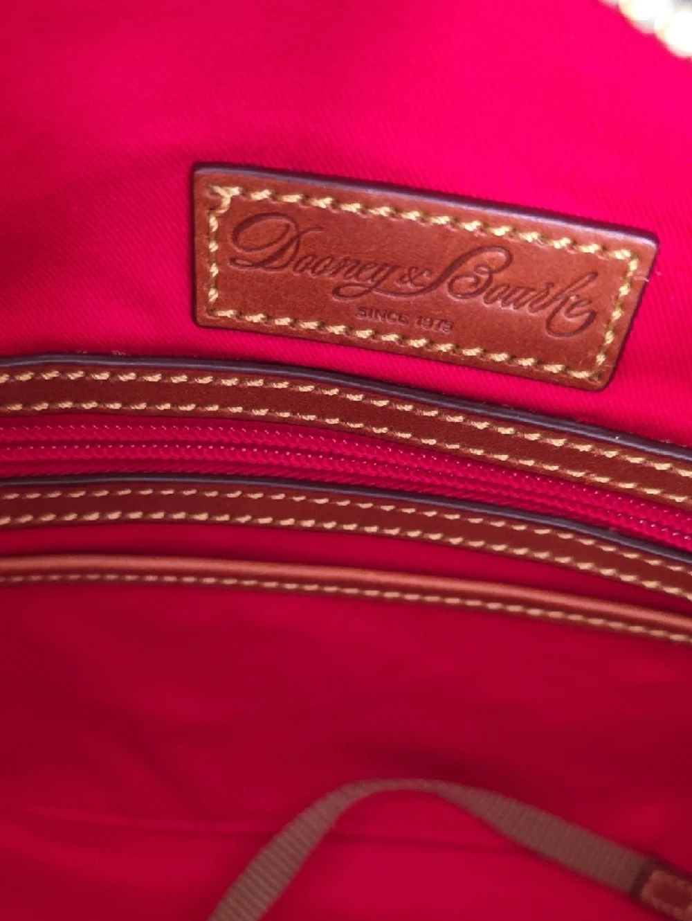 Dooney & Bourke classic dooney